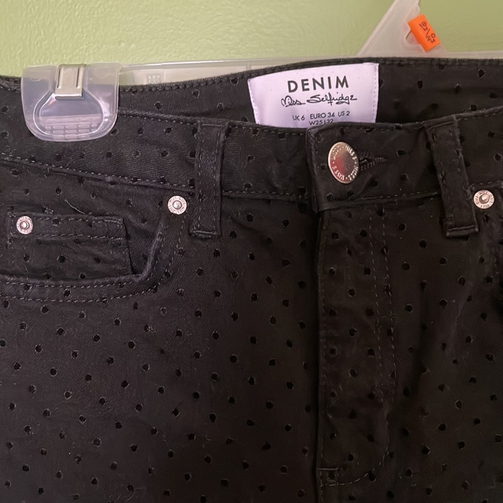 Black skinny jeans with velvet dots